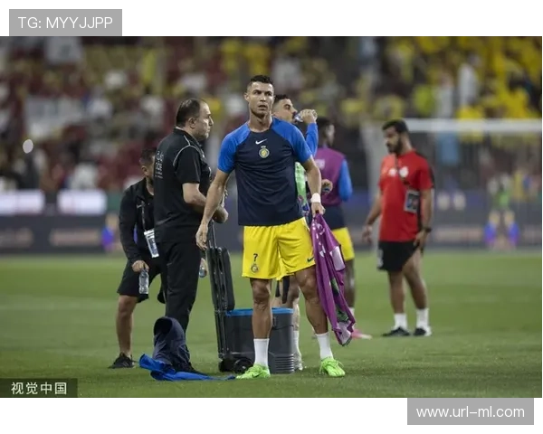 利雅得胜利对新月：C罗 frustration 显形摔袖标